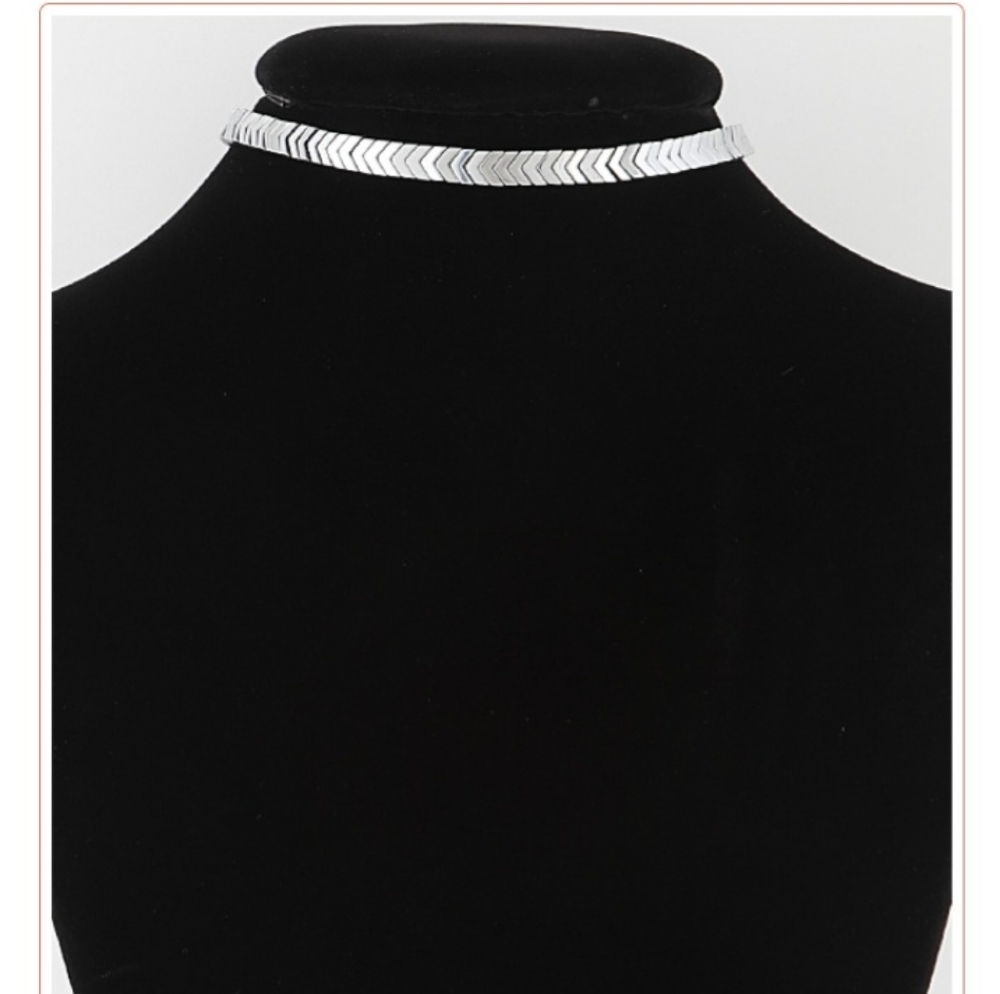 Arrow chocker necklace